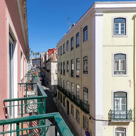 Plum Guide - Cantabria * Lisboa