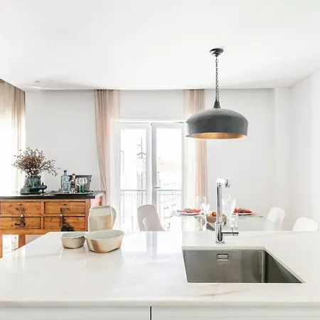 Plum Guide - Cantabria * Lisboa