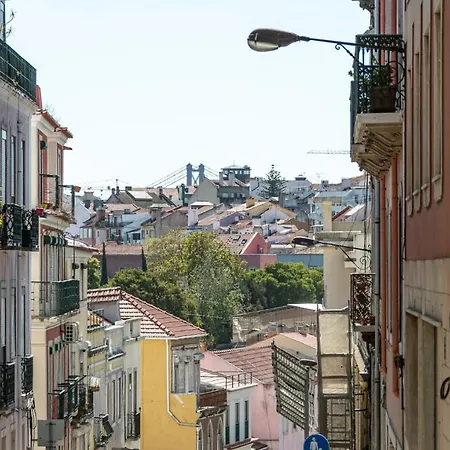 Plum Guide - Cantabria Appartement Lisboa